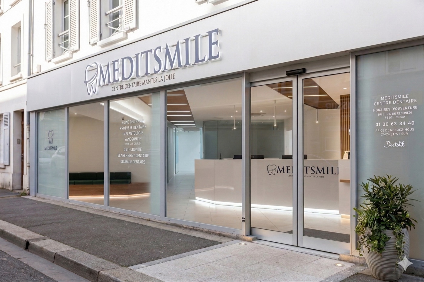 Façade Centre Dentaire Medit Smile Clinic — Mantes-la-Jolie